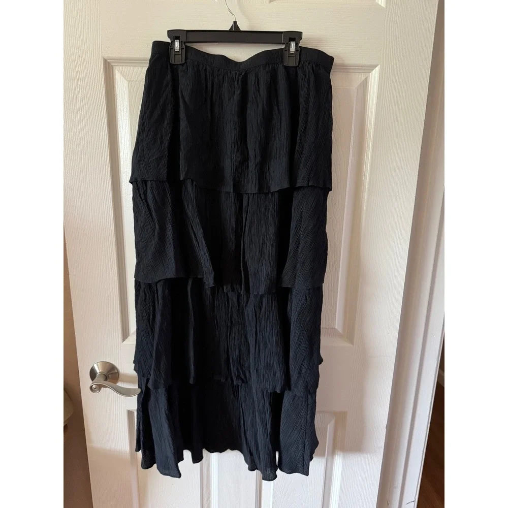 Abercrombie & Fitch‎ Maxi Skirt Women Size Medium Petite Black Tiered Crinkle